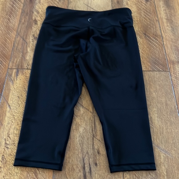 Zyia Active Black Cropped Leggings 12 - Picture 3 of 10